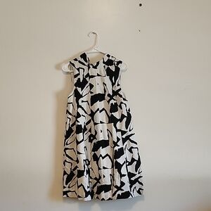 Halogen White And Black Sleeveless Fully Lined